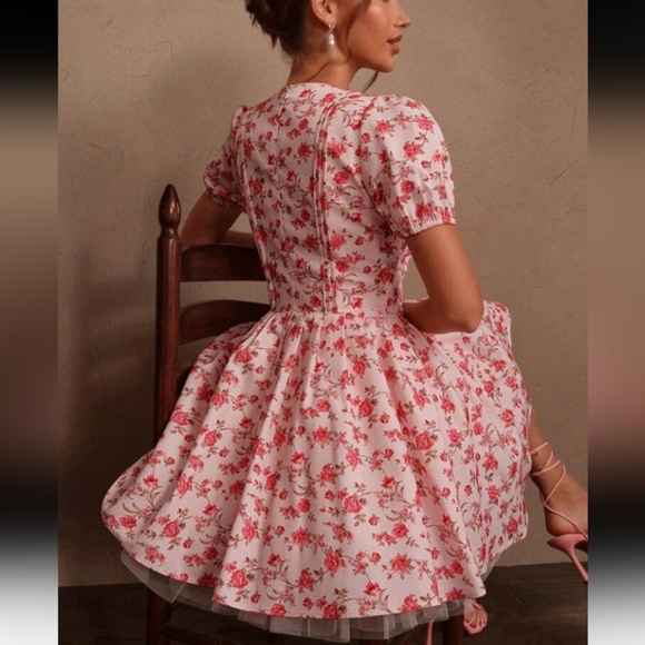 Women French Puff Sleeve Ditsy Floral Elegant Waist Flared Mini Dress - Picture 2 of 6